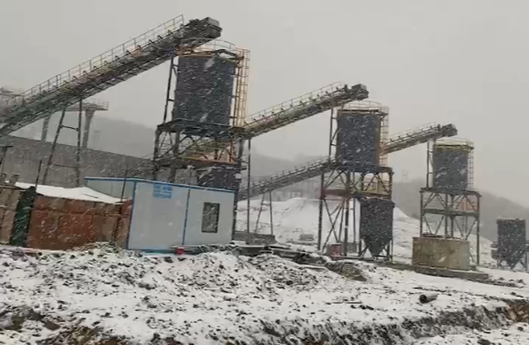 临沧河南焊接钢板仓工地迎来年后场雪